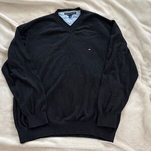 Men’s Tommy Hilfiger Men's Black V-neck Sweater
Large, never worn